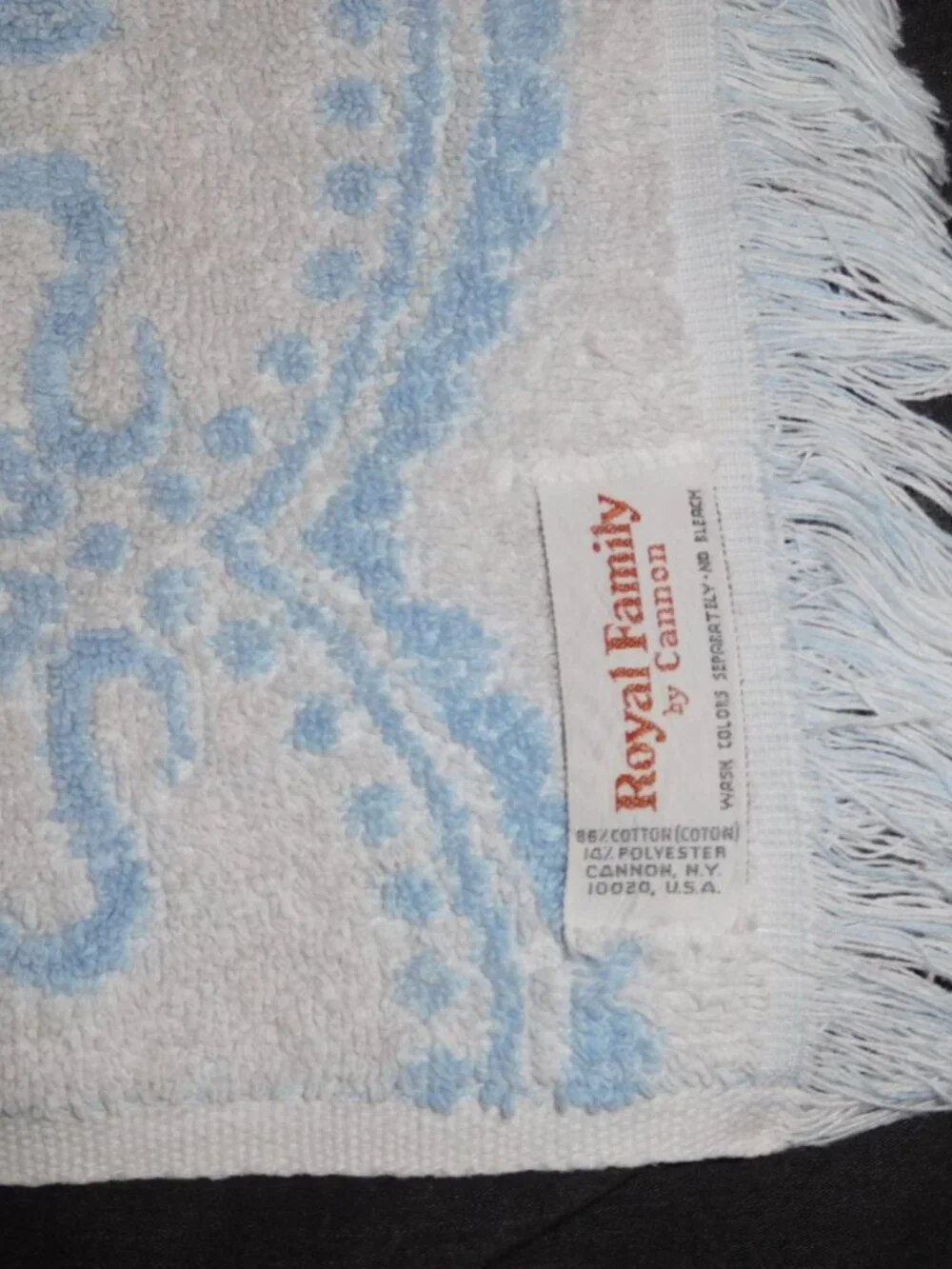 VINTAGE Royal Family Cannon BLUE WHITE SCROLL SCULPTED BATH TOWEL USA MADE MCM